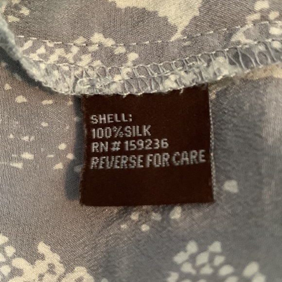 𝅺J McLaughlin grey and white animal print 100% silk long sleeve button down top - Picture 5 of 5